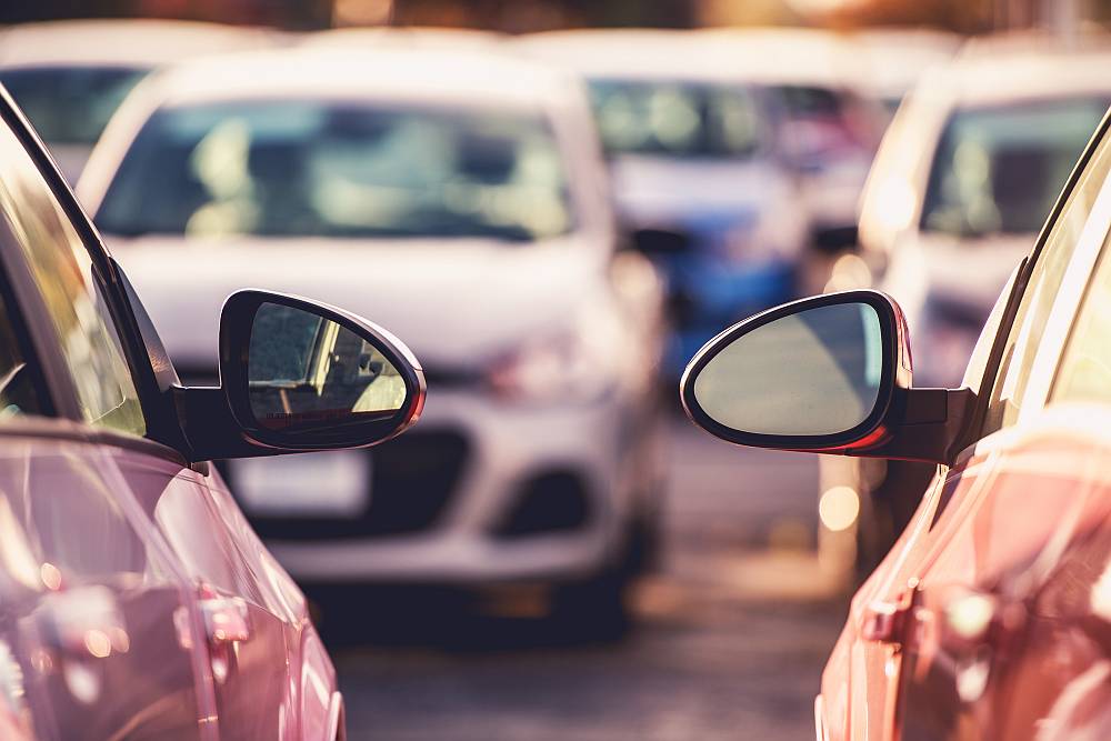 Jak zachować się przy stłuczce na parkingu?