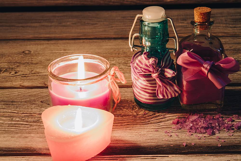 Olejki eteryczne w produkcji świec: aromaterapia i relaksacja